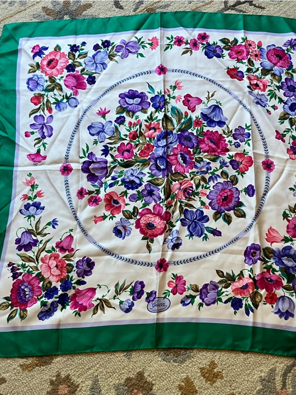 Vintage Floral Gucci Silk Scarf Made in Italy Green Border approx 34” Square - Picture 6 of 6